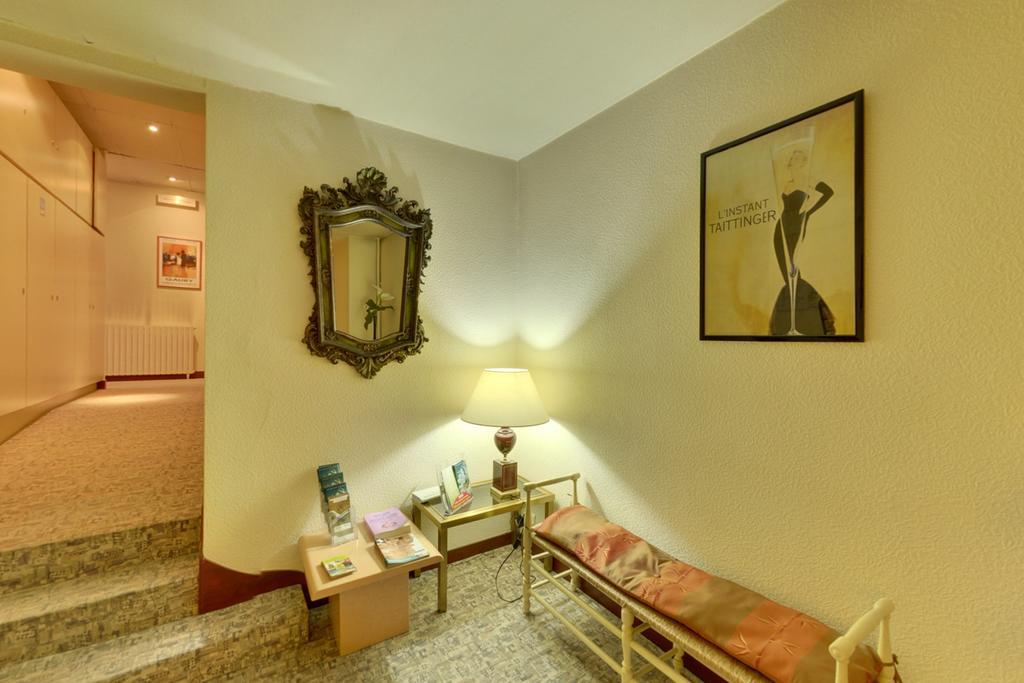 Logis Auberge Des Vieux Chenes Malemort Екстер'єр фото