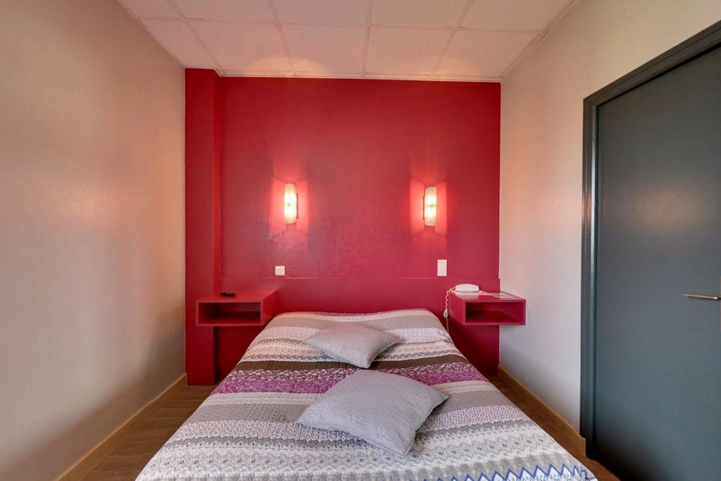 Logis Auberge Des Vieux Chenes Malemort Екстер'єр фото
