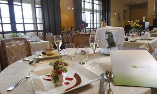 Logis Auberge Des Vieux Chenes Malemort Екстер'єр фото