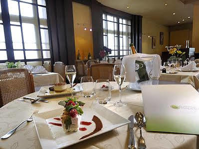 Logis Auberge Des Vieux Chenes Malemort Екстер'єр фото