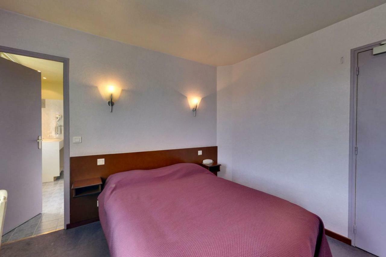 Logis Auberge Des Vieux Chenes Malemort Екстер'єр фото